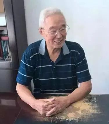 DƬ